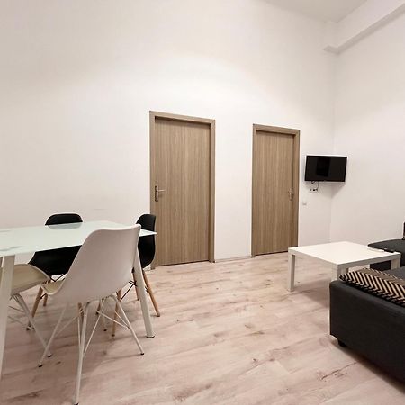Old Town - Ultra Central Apartment Bukarest Kültér fotó