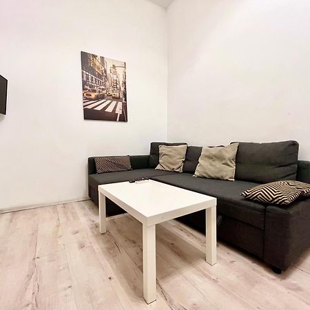 Old Town - Ultra Central Apartment Bukarest Kültér fotó