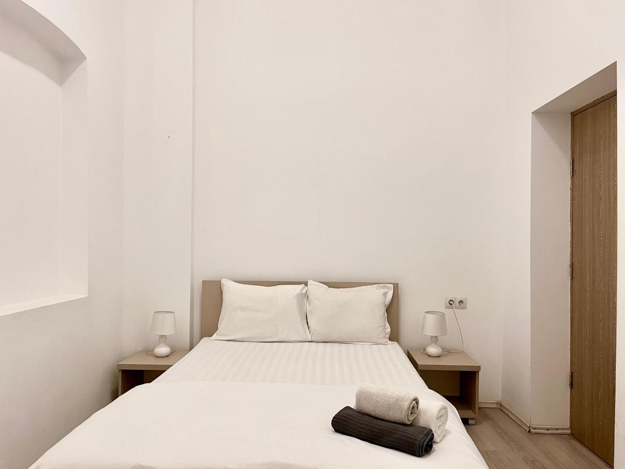 Old Town - Ultra Central Apartment Bukarest Kültér fotó