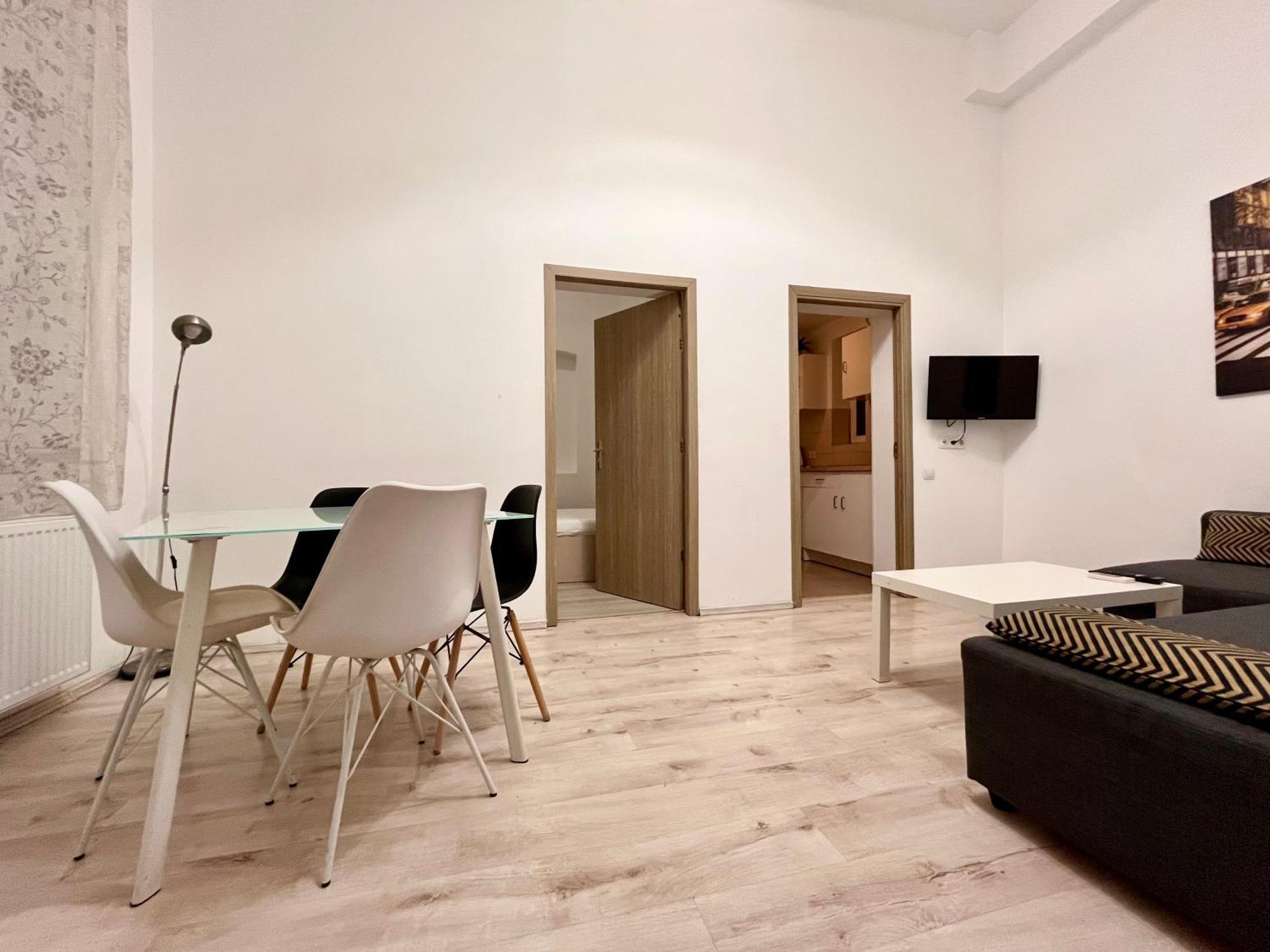 Old Town - Ultra Central Apartment Bukarest Kültér fotó