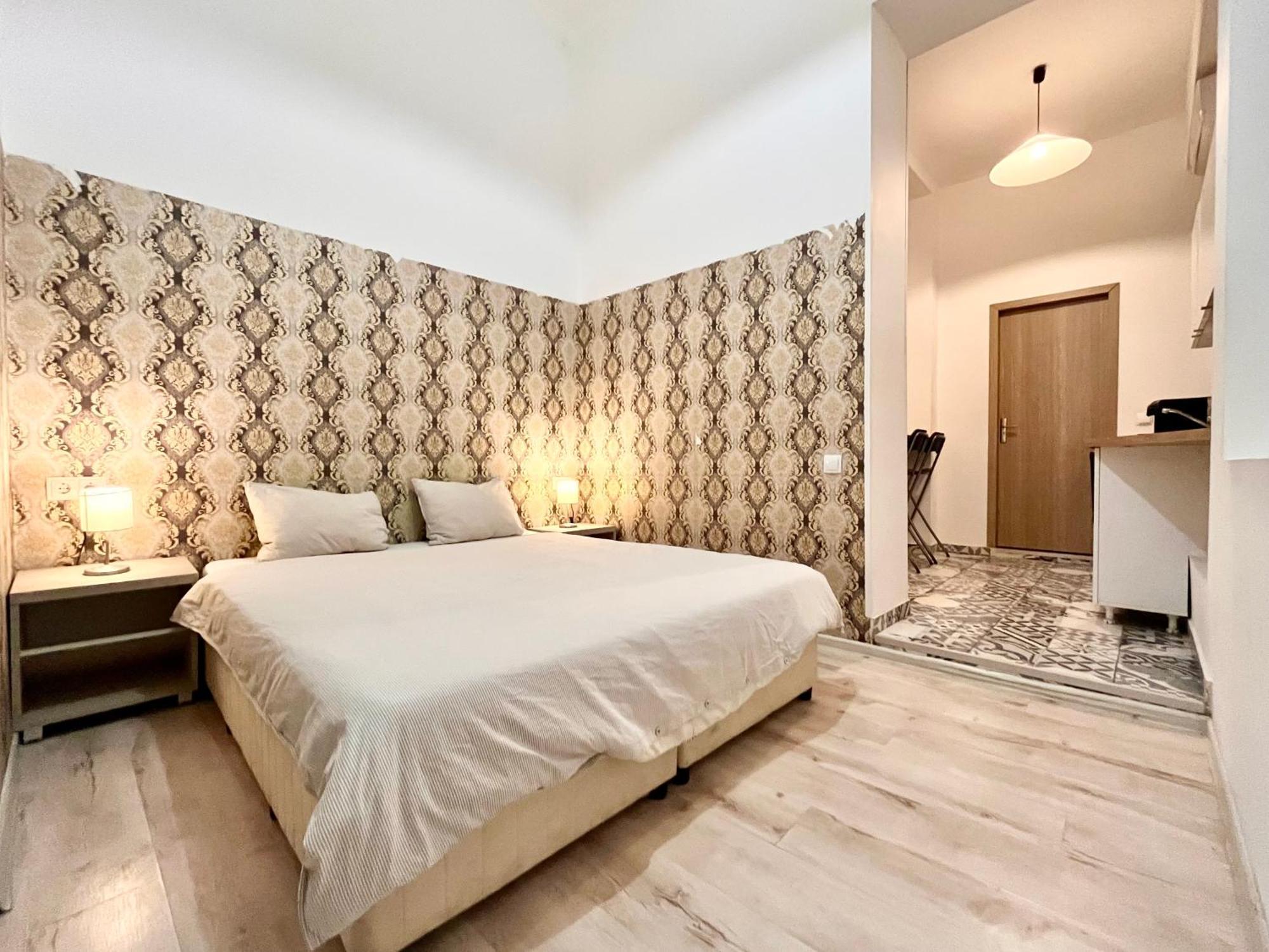 Old Town - Ultra Central Apartment Bukarest Kültér fotó