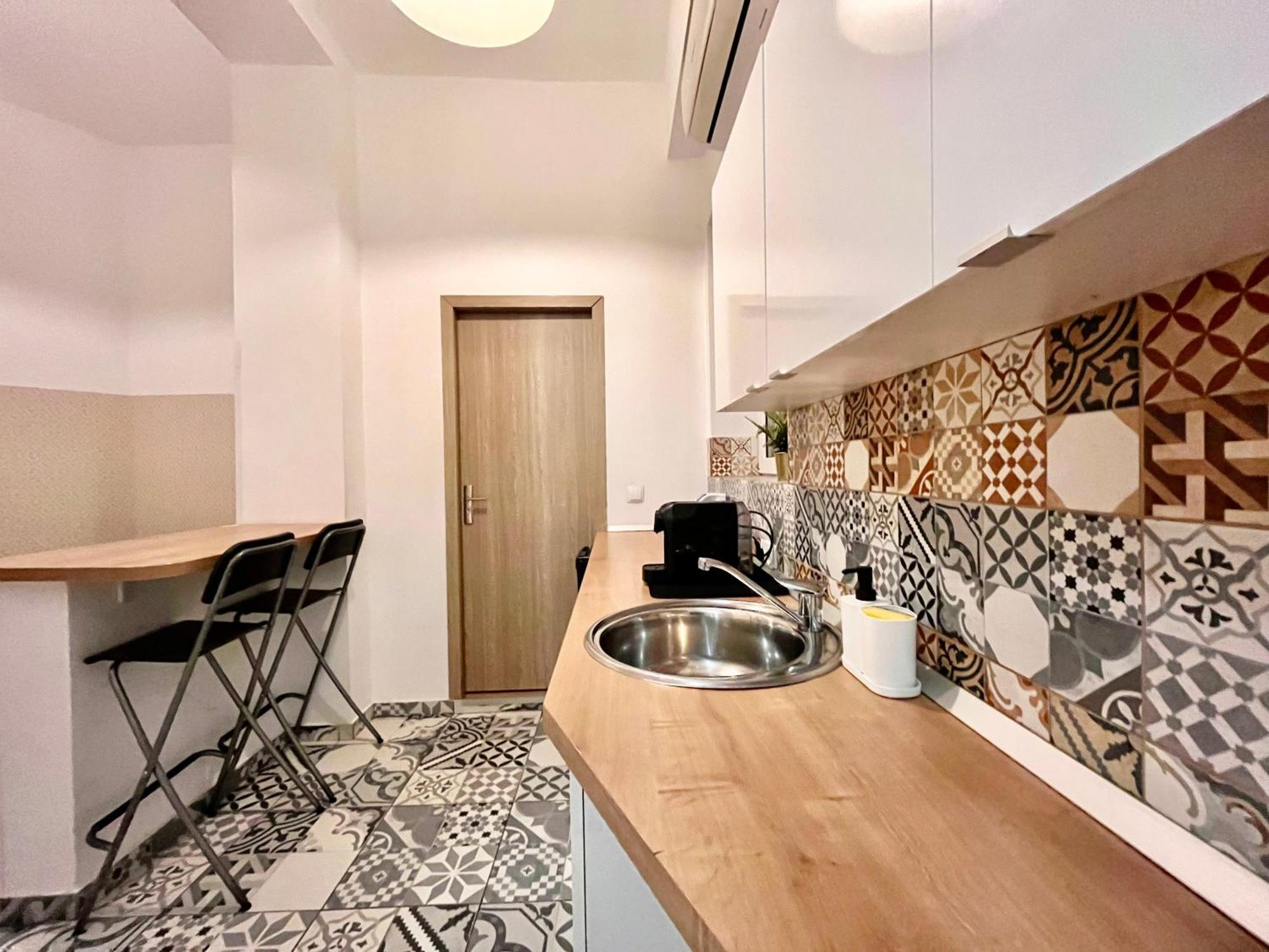 Old Town - Ultra Central Apartment Bukarest Kültér fotó